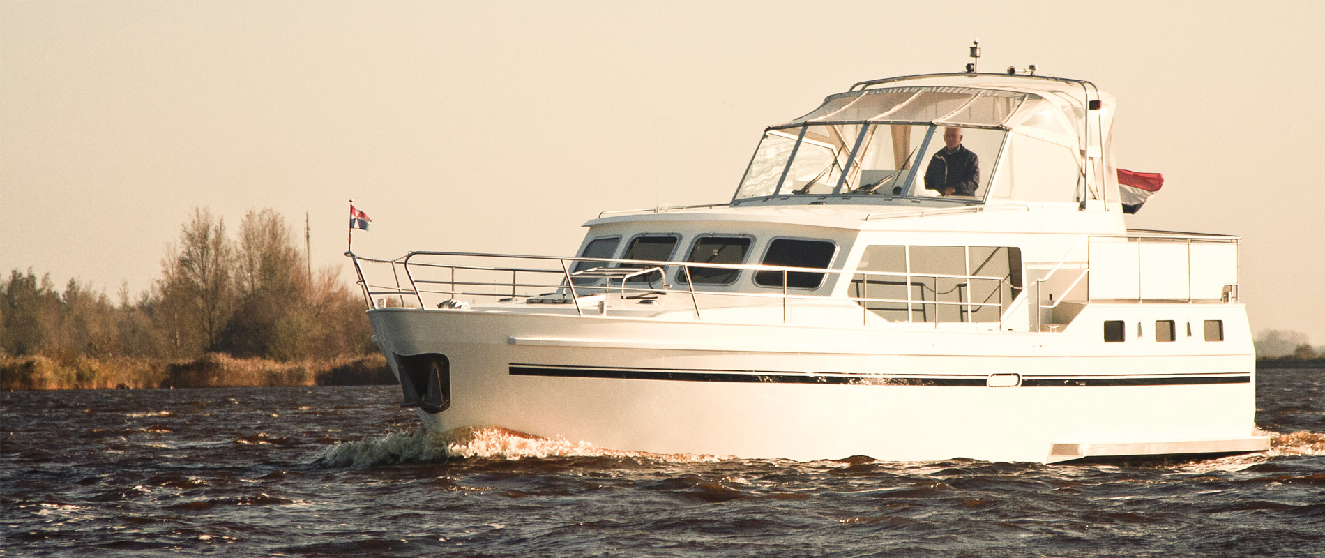 Optimaal voor 4 personen Royal Class boot huren - GJS | HW Yachtcharter