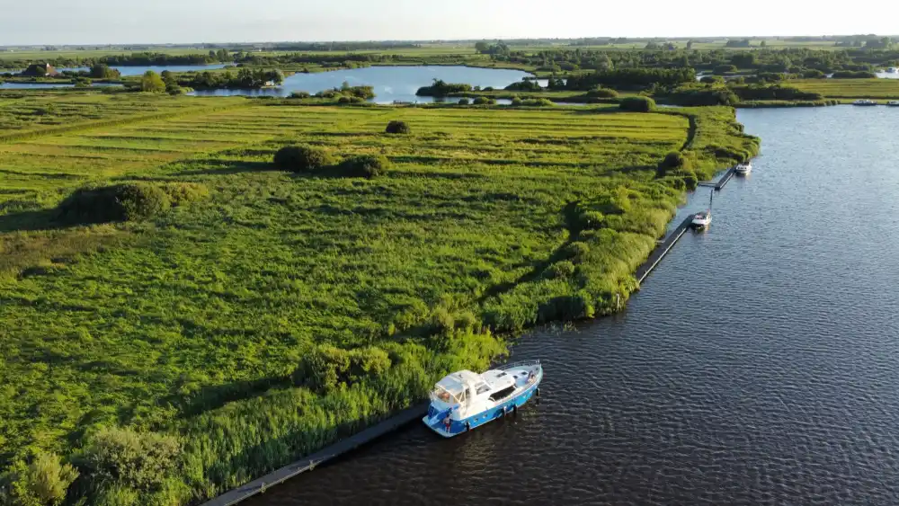 HW Yachtcharter Grou – Boat Rental in Friesland No boating licence required
